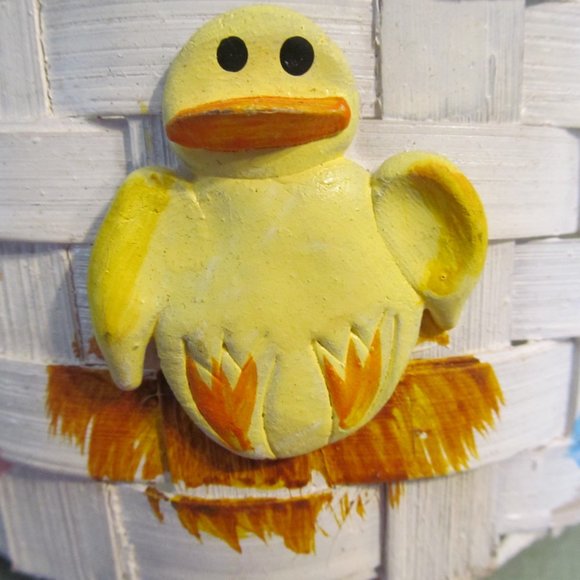 Vintage Woven Wicker Basket ~ Yellow Duck & Eggs ~ White with Handle So Cute! - Picture 3 of 9